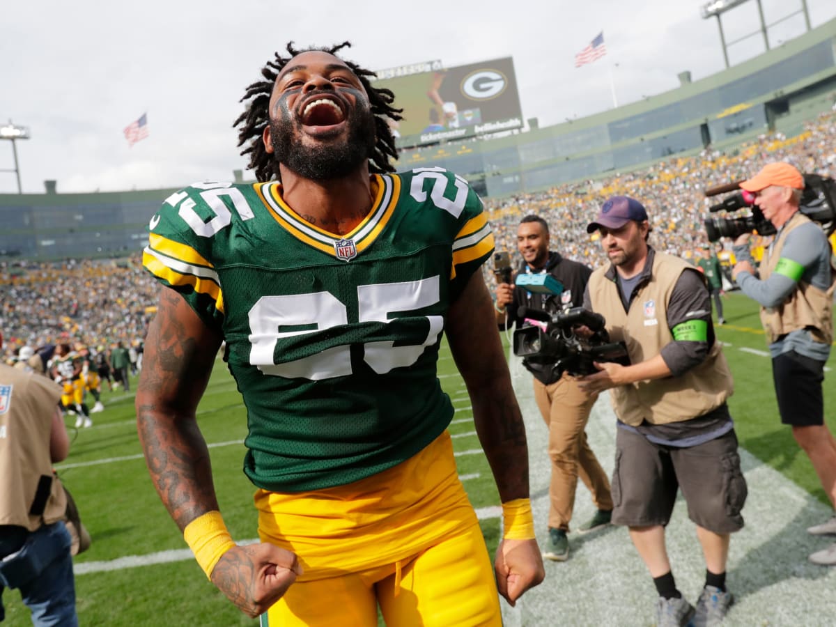 Green Bay, Wisconsin, USA. 24th Sep, 2023. Green Bay Packers quarterback  Jordan Love (10) scrambling during the NFL football game between the New  Orleans Saints and the Green Bay Packers at Lambeau