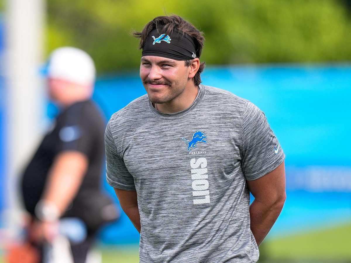 Malcolm Rodriguez Fumes After Rookie Takes His Locker Spot to Sit Next to Jared Goff