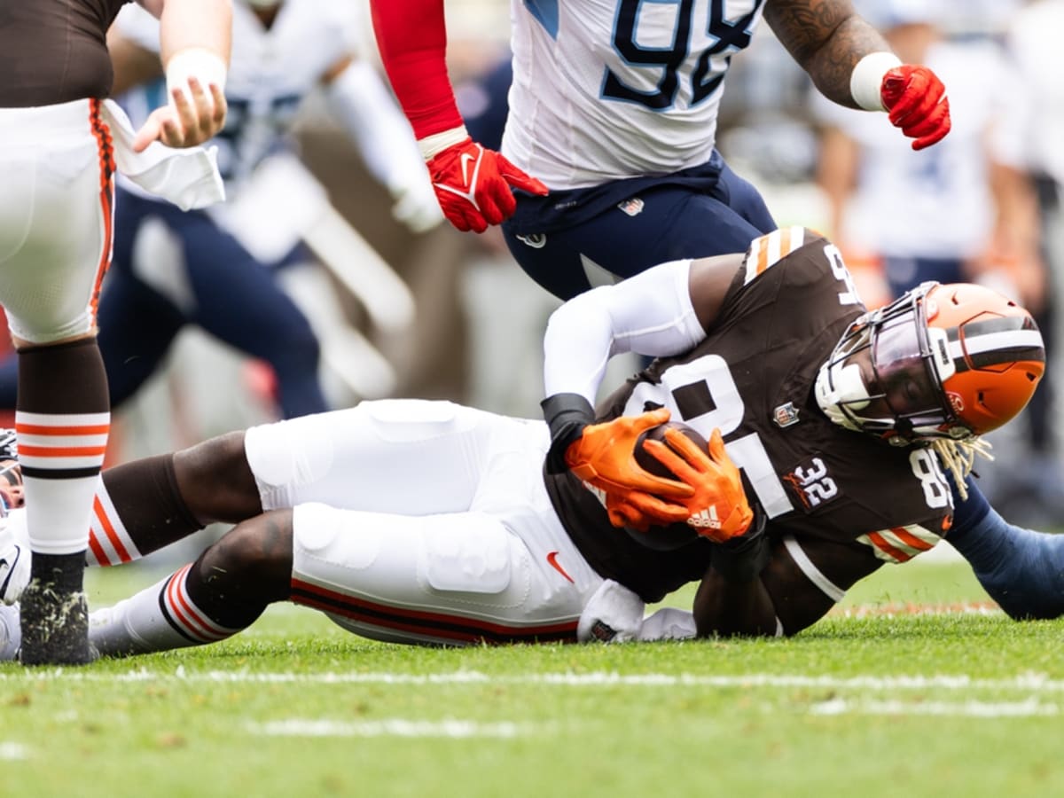 Cleveland Browns tight end David Njoku burned on face, arm in home