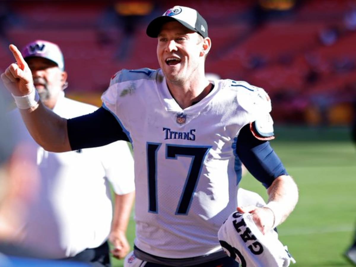 Ryan Tannehill miracle thwarts Texans rally, saves No. 1 seed for Titans