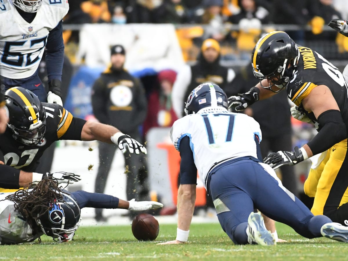 Tennessee Titans lose ball on controversial fumble call vs Steelers