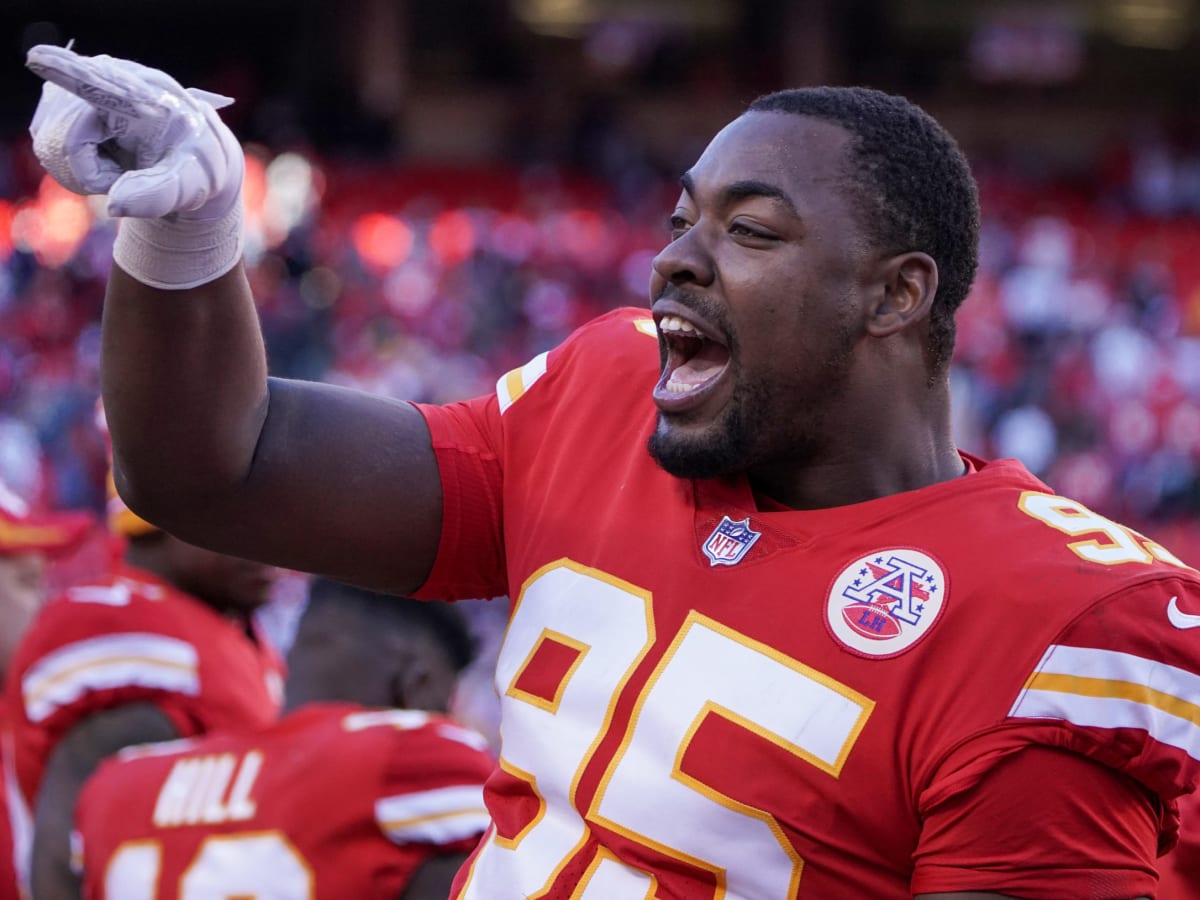 KC Chiefs defense shows up in big way against Las Vegas Raiders