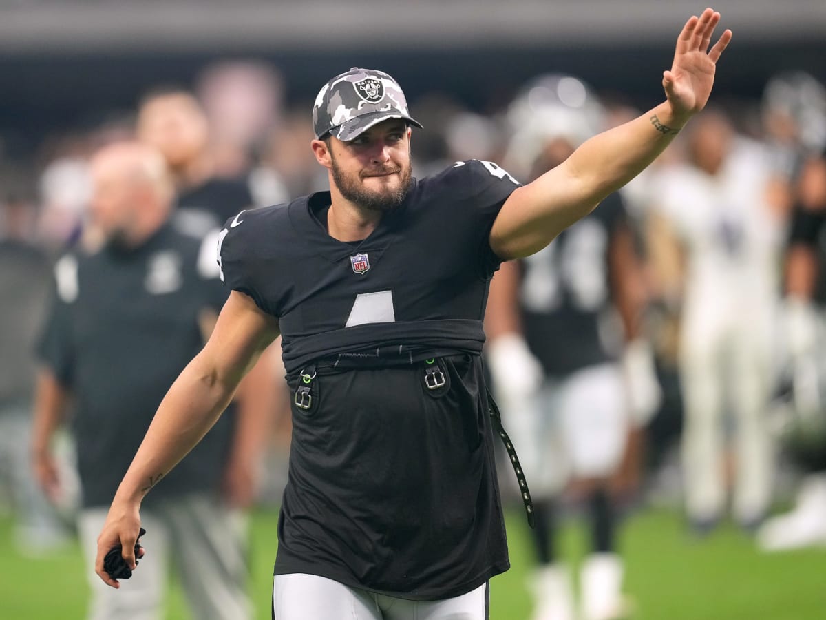 Derek Carr reacts to Dana White's Tom Brady-Raiders gossip