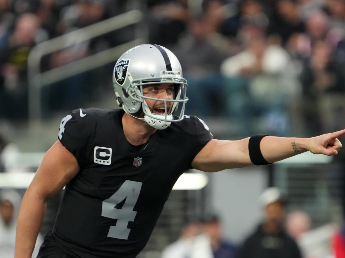 Carr, Raiders overcome windy, wintry weather to down Browns