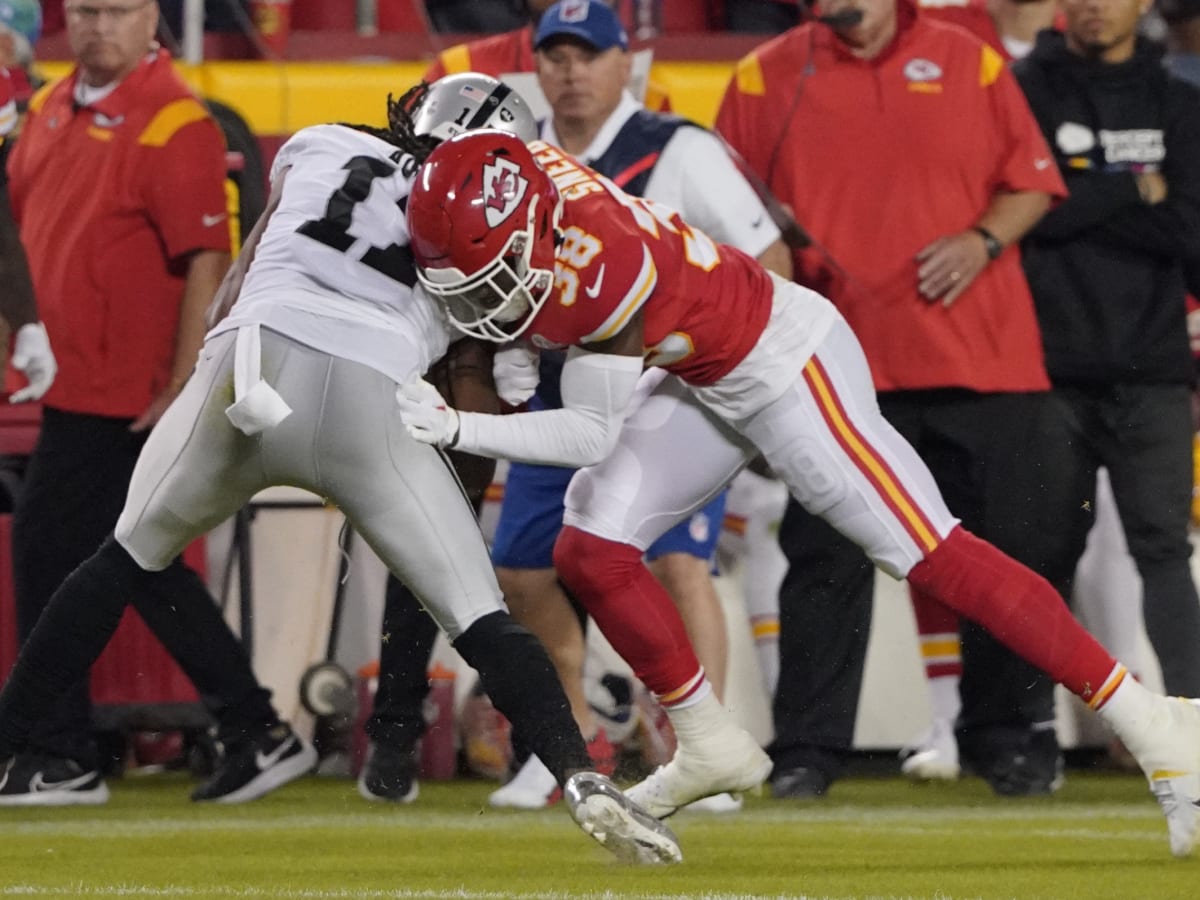 Ex-Packers receiver Davante Adams shoves camera man after Raiders loss