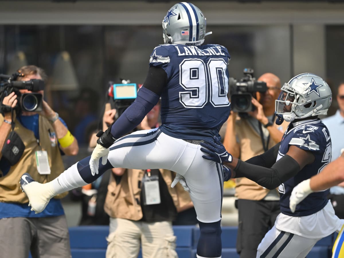 Cowboys defense dominates Rams in Dallas win