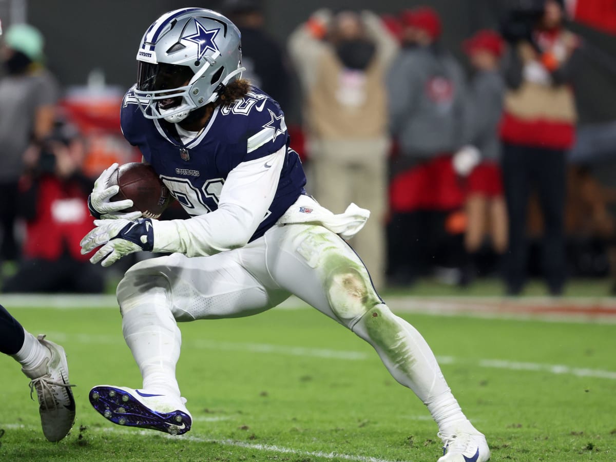 Dallas Cowboys: Is it worth keeping Ezekiel Elliott around?