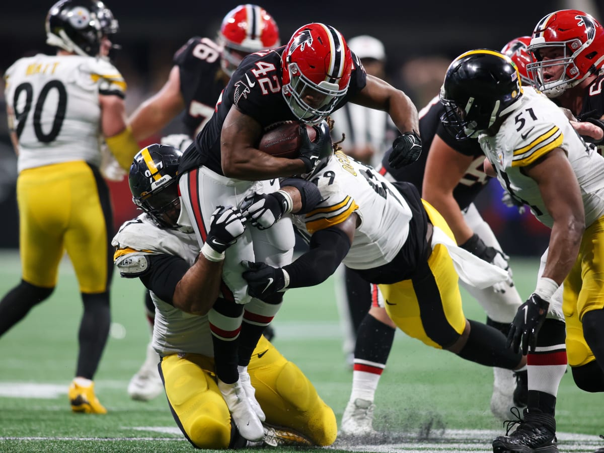 Bengals defensive tackle Larry Ogunjobi the first to represent