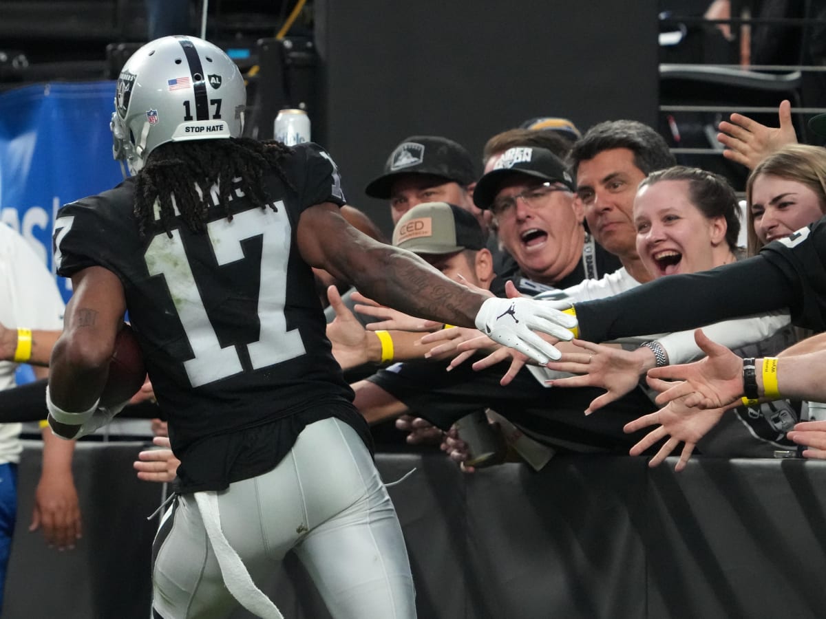 NFL star Davante Adams doesn't see 'eye-to-eye' with Raiders