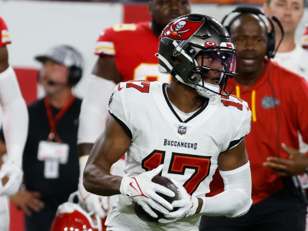 Bucs WR Russell Gage gets carted off due to injury