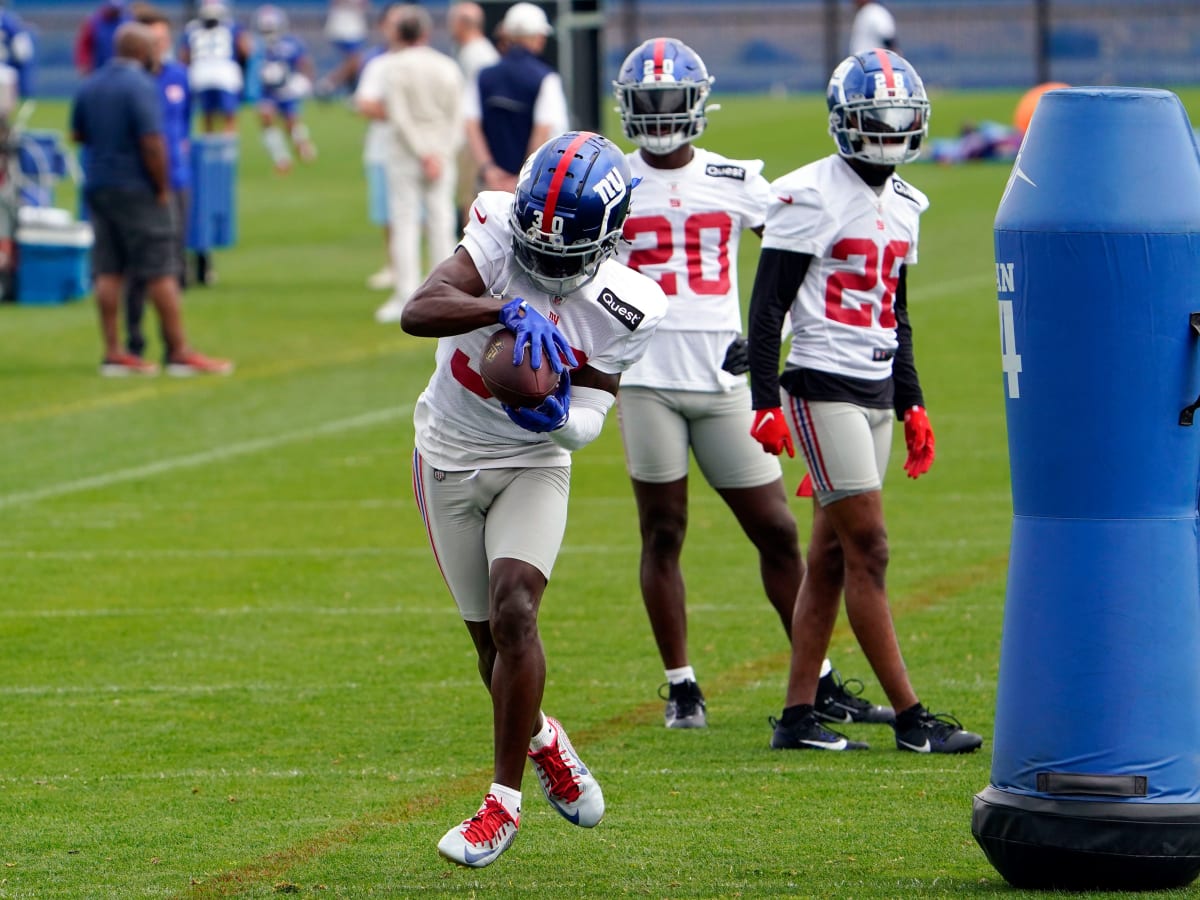 Giants CB Darnay Holmes agrees to pay cut