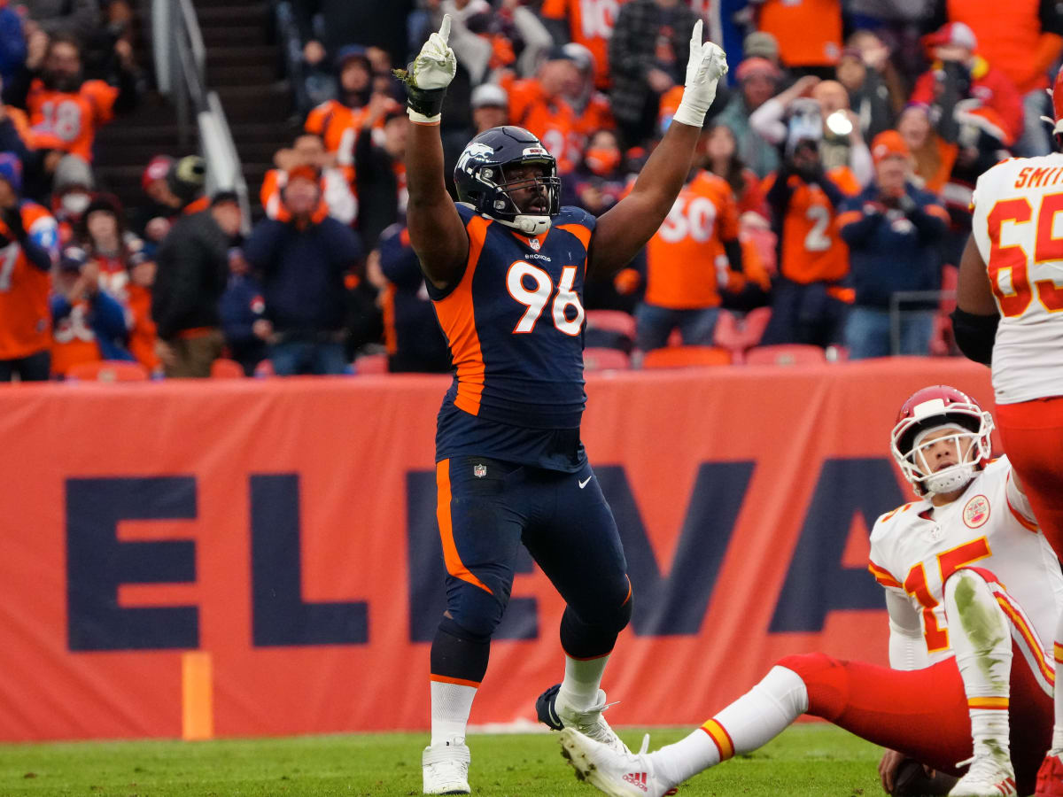 Broncos host DL Shelby Harris on free agent visit