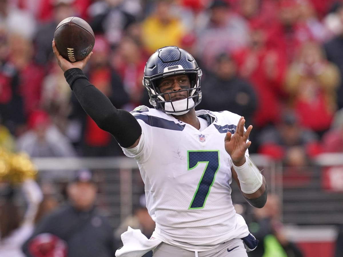 MONDAY NIGHT FOOTBALL: Geno Smith, Seahawks hold off Russell