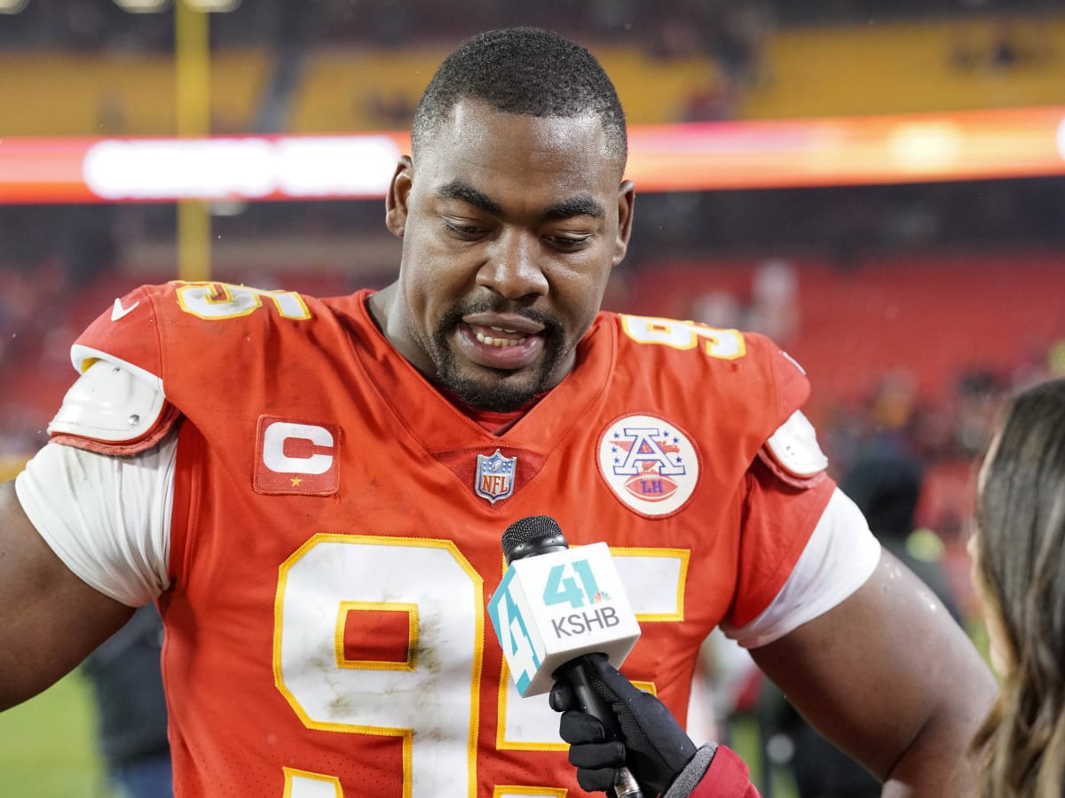 Amid Chris Jones holdout, Chiefs swing trade with Raiders for young DT