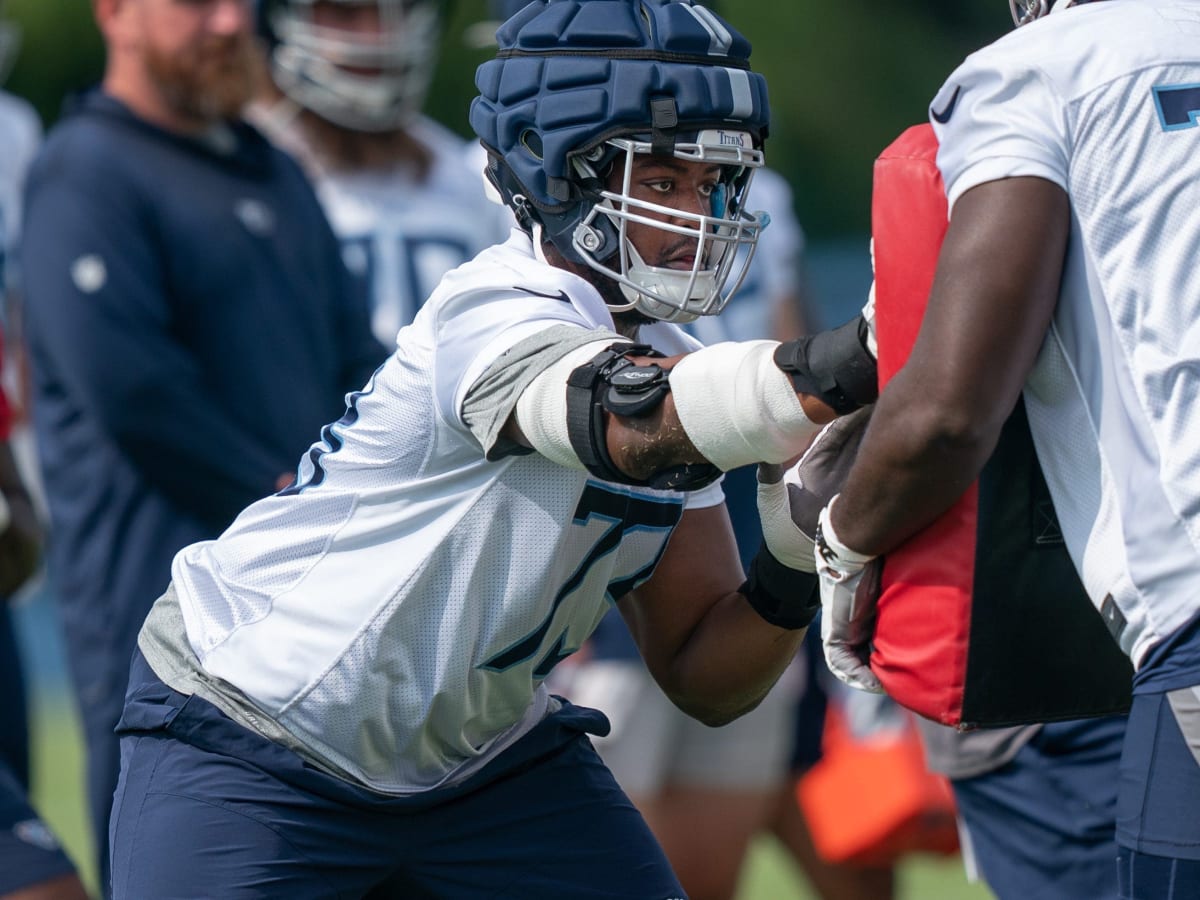 Titans offensive line is feasting on defenders 