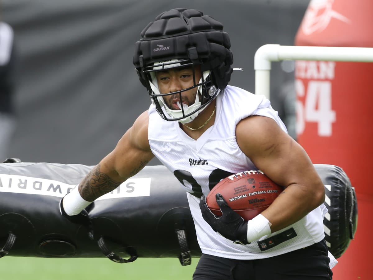 Jaylen Warren of the Pittsburgh Steelers against the Atlanta