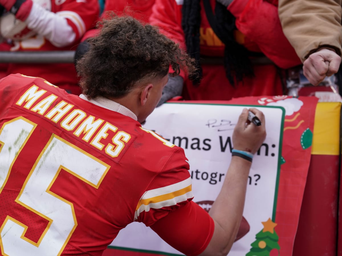 Patrick Mahomes Visits a Handful of Kids and Insists Their Dreams