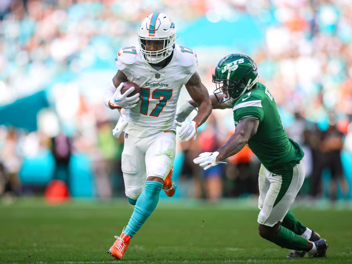 Projecting Jaylen Waddle's future contract extension with the Miami Dolphins