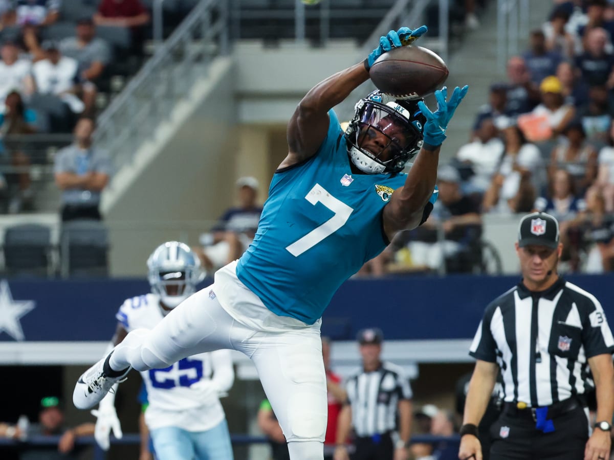 Jaguars QB Nathan Rourke shrugs off multiple defenders before throwing an  improbable TD 