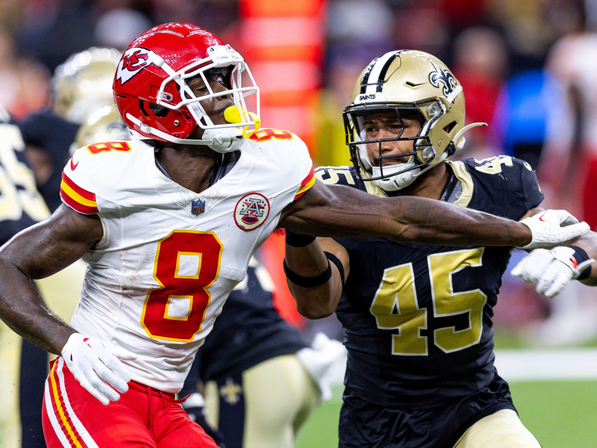 Chiefs WR Kadarius Toney suffers knee injury at training camp