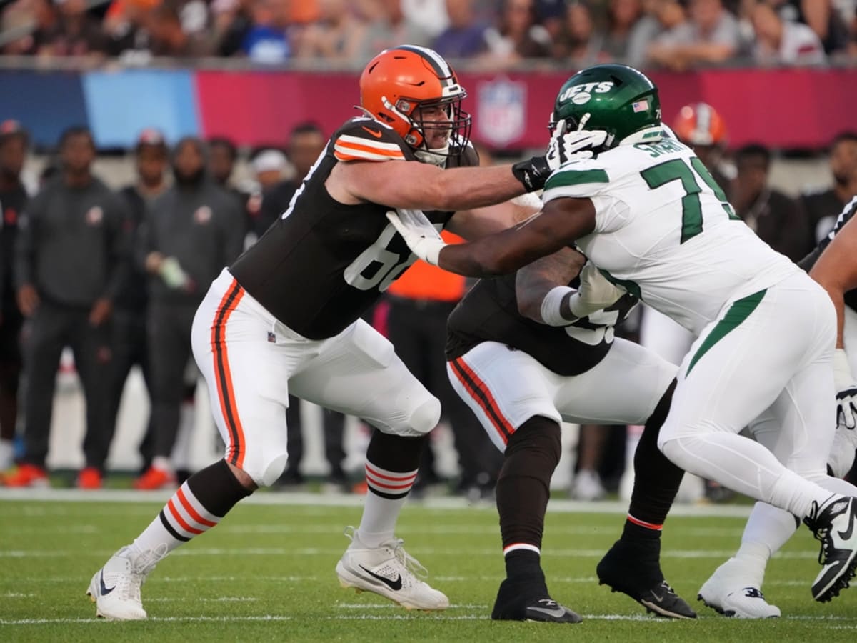 Browns surprisingly waive OG Michael Dunn