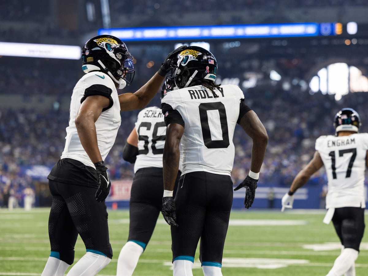 Jacksonville Jaguars quarterback Trevor Lawrence (16) watches a replay on  the scoreboard during an NFL football game against the Indianapolis Colts,  Sunday, Oct. 16, 2022, in Indianapolis. (AP Photo/Zach Bolinger Stock Photo  - Alamy