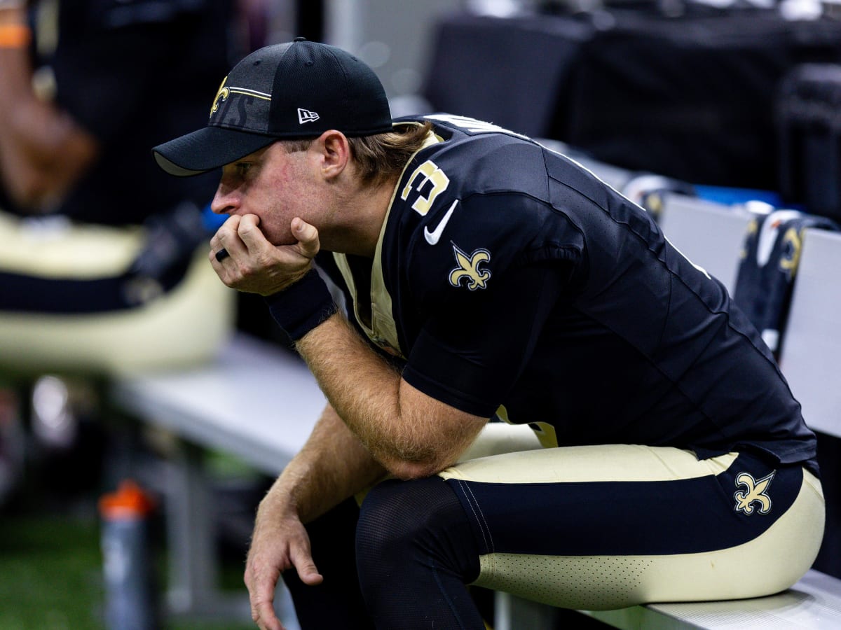 Denver Broncos place kicker Wil Lutz (16) warms up before the