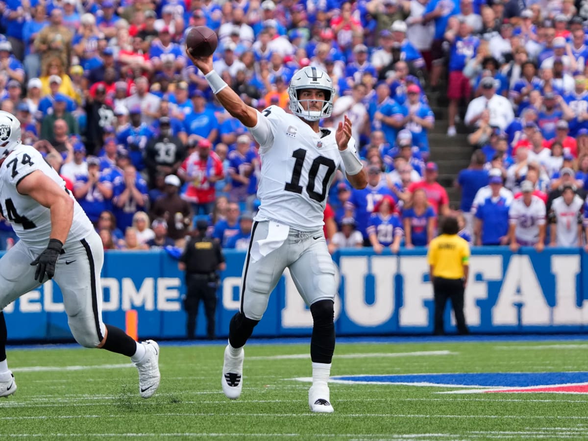 Can't-Miss Play: Las Vegas Raiders quarterback Jimmy Garoppolo rewards  Raiders' gutsy fourth-down call with 32-yard TD strike to Raiders wide  receiver Davante Adams