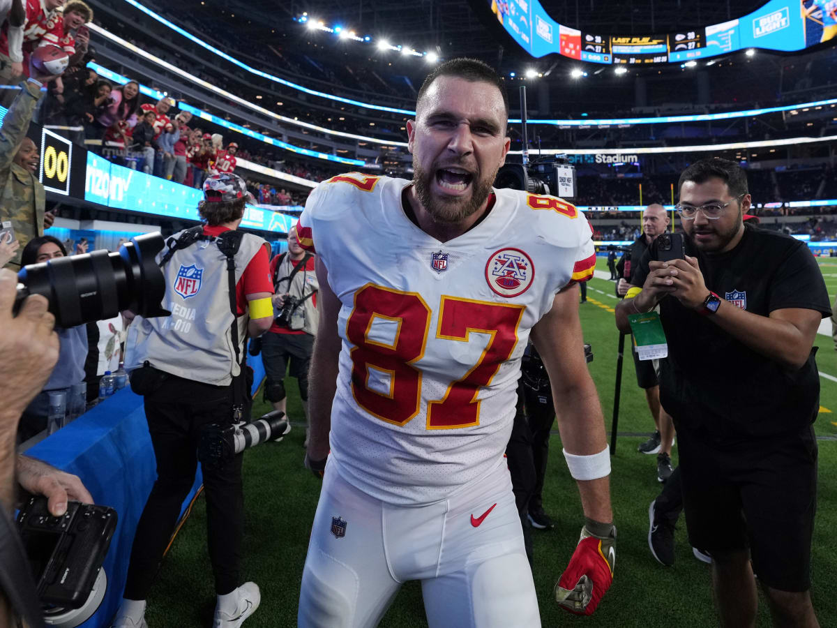 Could Raiders' white uniforms blend in vs. Chiefs?