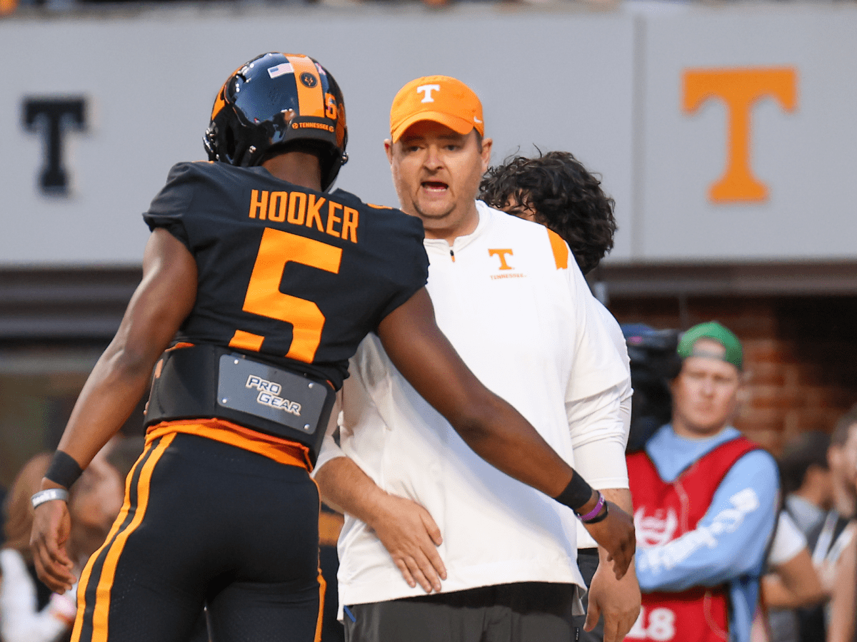 Tennessee quarterback Hendon Hooker (5)watches as his team warms up before  an NCAA college football game against Ball State Thursday, Sept. 1, 2022,  in Knoxville, Tenn. (AP Photo/Wade Payne Stock Photo - Alamy