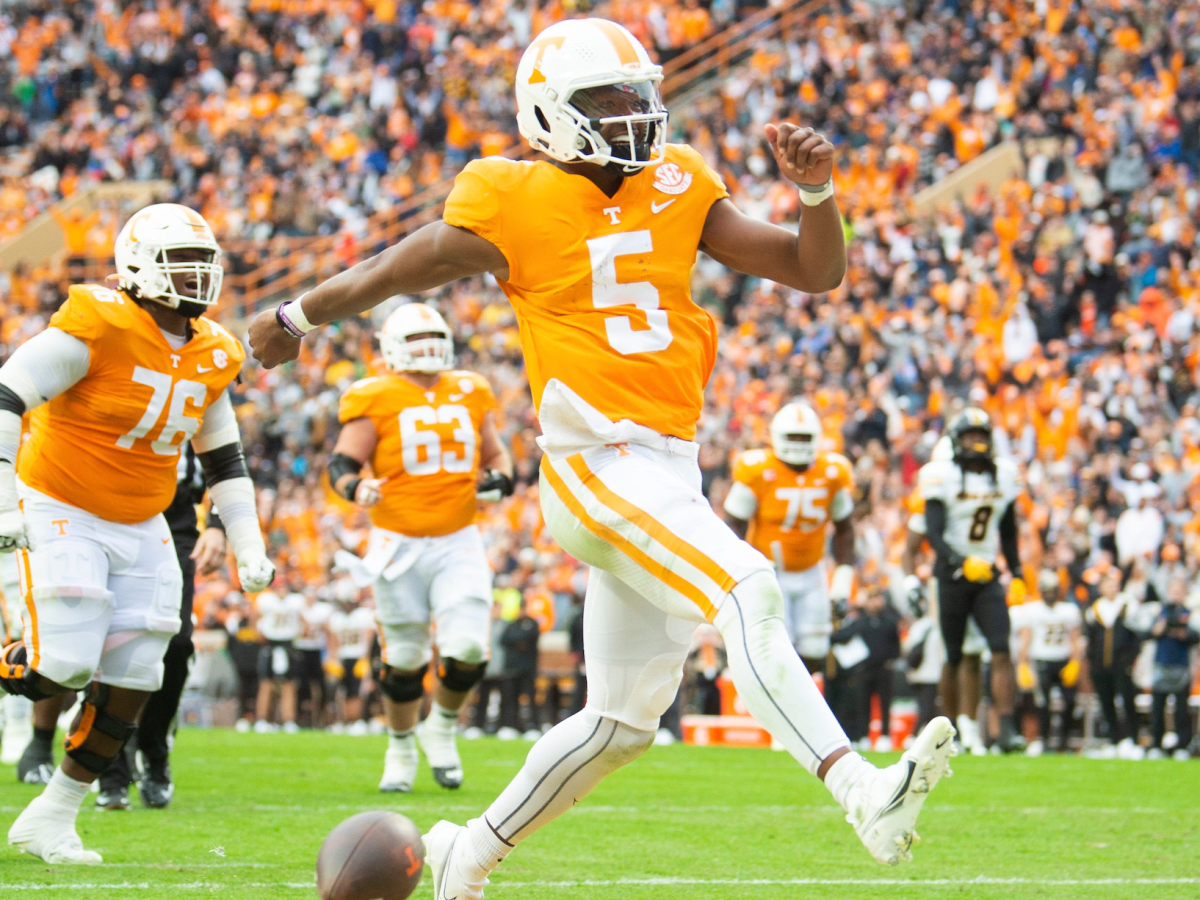 Hendon Hooker 'in complete command' of Tennessee Vols' offense