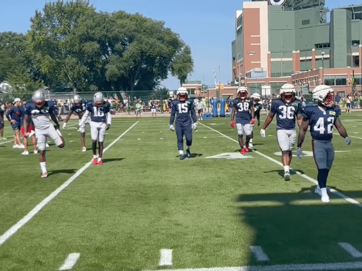 Everything Ezekiel Elliott did in first Patriots practice