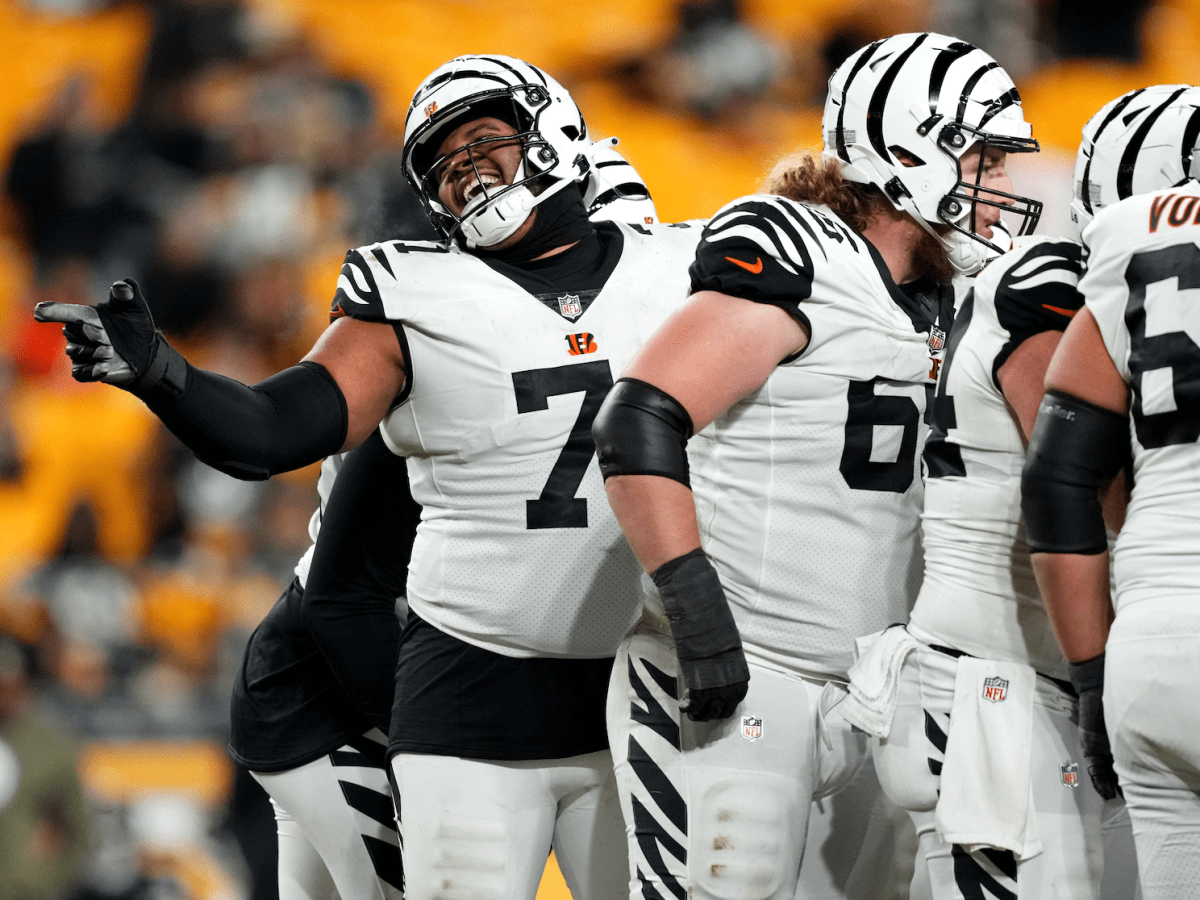 Bengals RT La'el Collins out for season with ACL tear