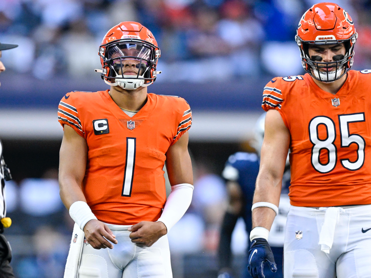 Chicago Bears tight end Cole Kmet (85) runs against the New York