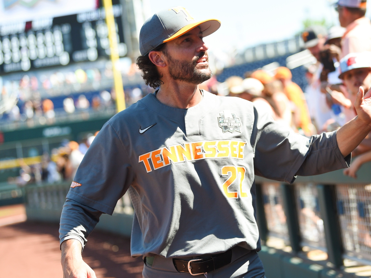 Tennessee baseball coach Tony Vitello goes viral for dugout