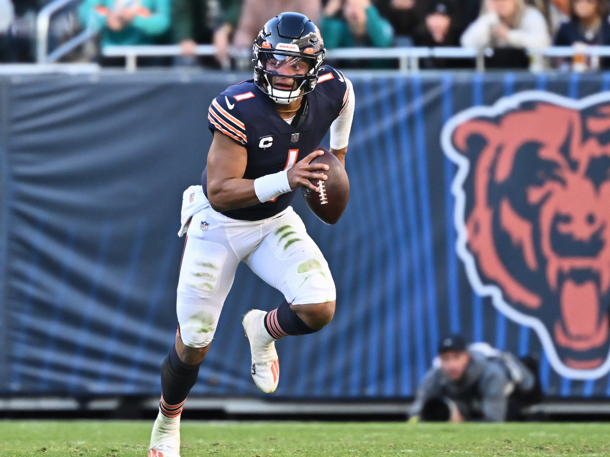 Insider Believes Top QB Falls Right Into Chicago Bears' Laps