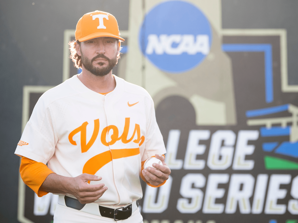 Tennessee baseball coach Tony Vitello goes viral for dugout