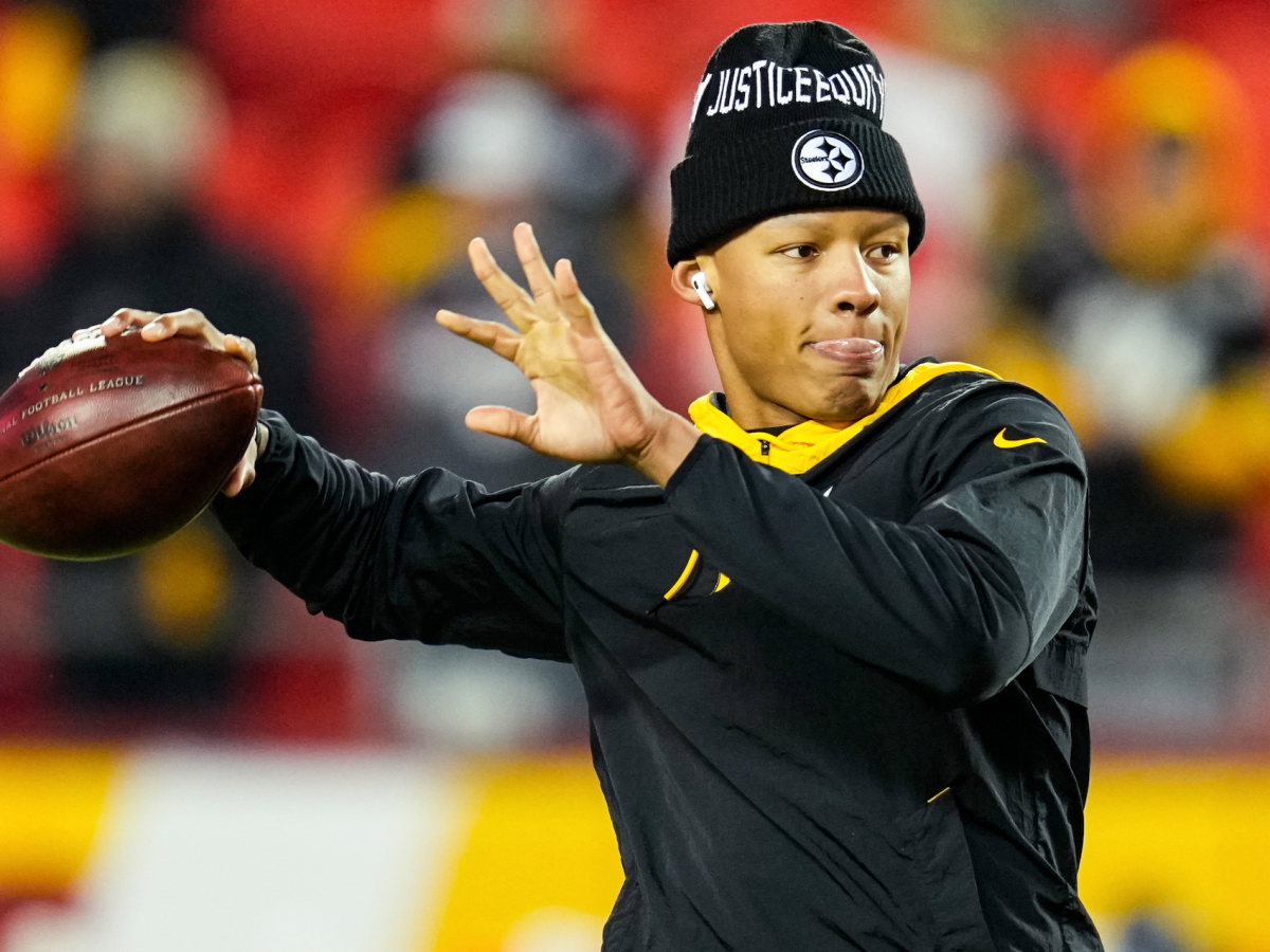 Josh Dobbs Re-Signs on One-Year Deal