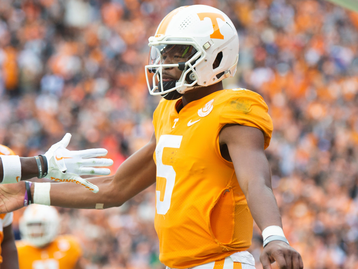 Tennessee football star Hendon Hooker suffers torn ACL in stunning