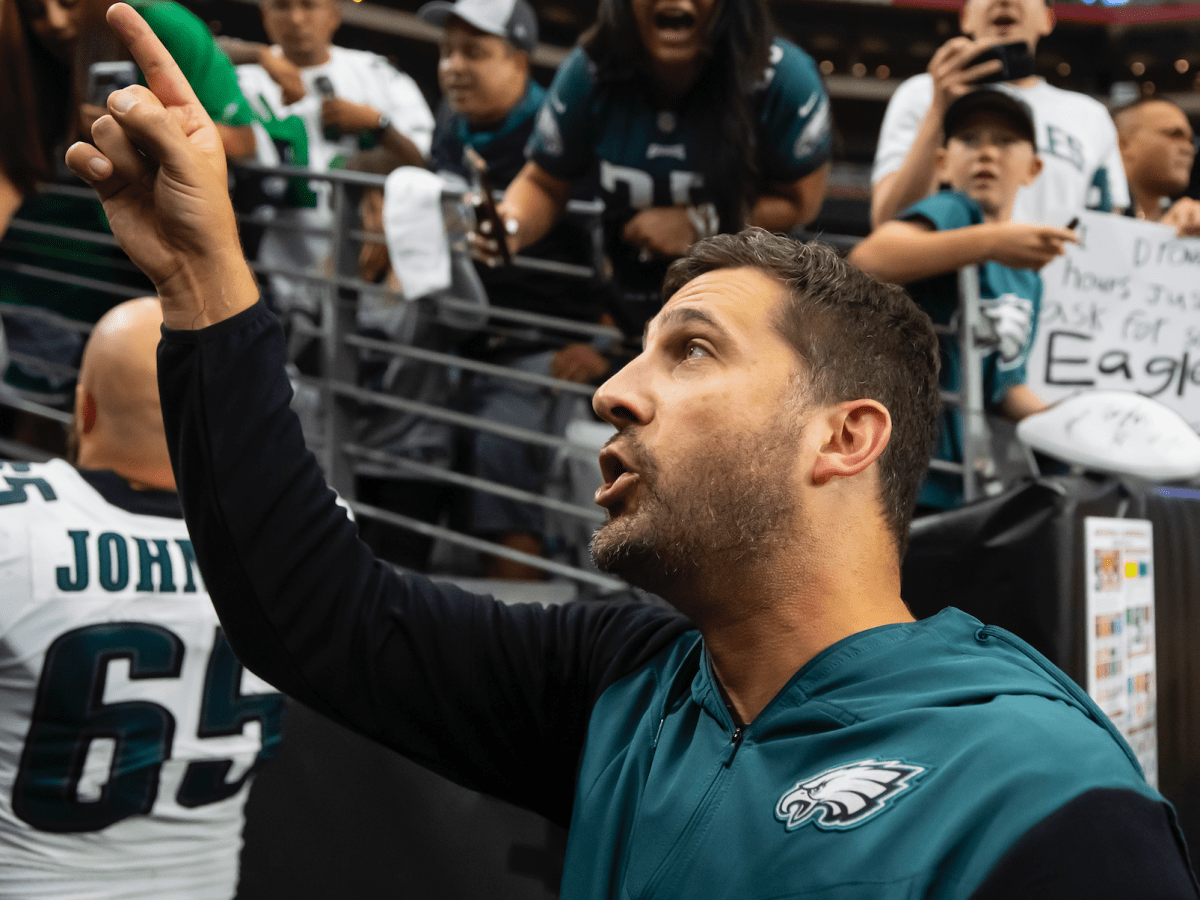 Philadelphia coach Nick Sirianni downs shots with Eagles fans in a New  Jersey bar