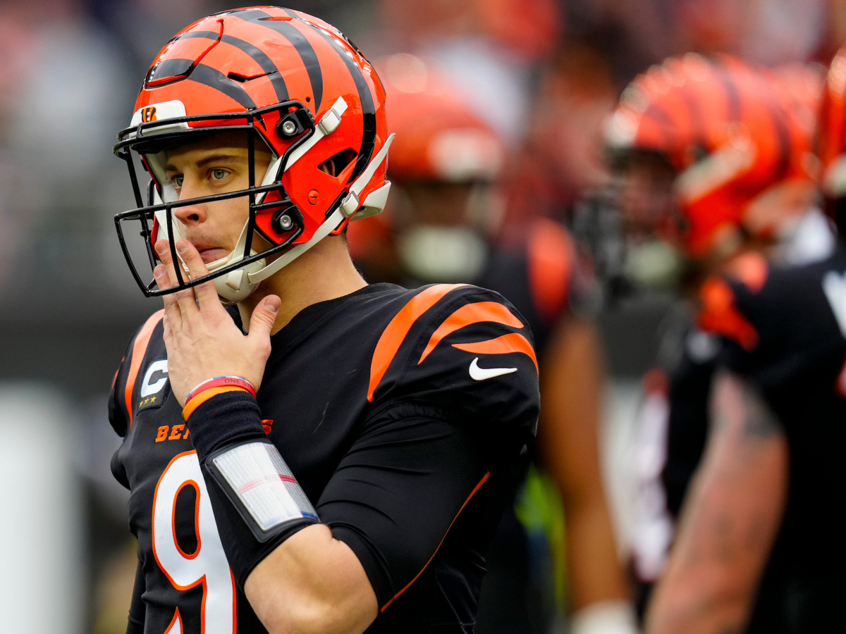 Joe Burrow wears glove: Weather, wet ball affect Cincinnati-Cleveland