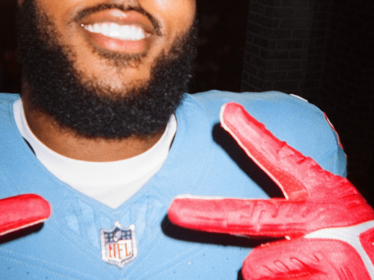 Tennessee Titans bring 'Old School' to the new generations with throwback  uniform for the 2023 Season