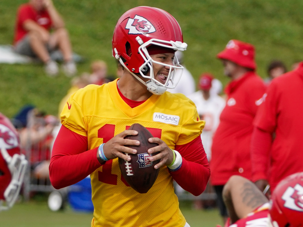 Patrick Mahomes shown humbling Raiders' Maxx Crosby in Netflix