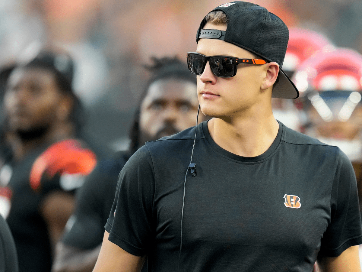 Bengals QB Joe Burrow's dad shares photo of him wearing Chiefs helmet