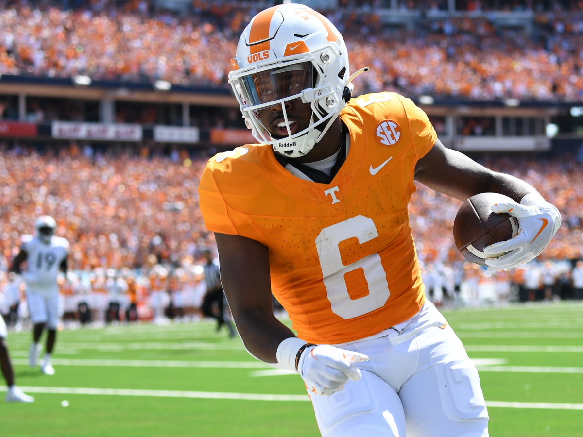 Tennessee volunteers deals football players