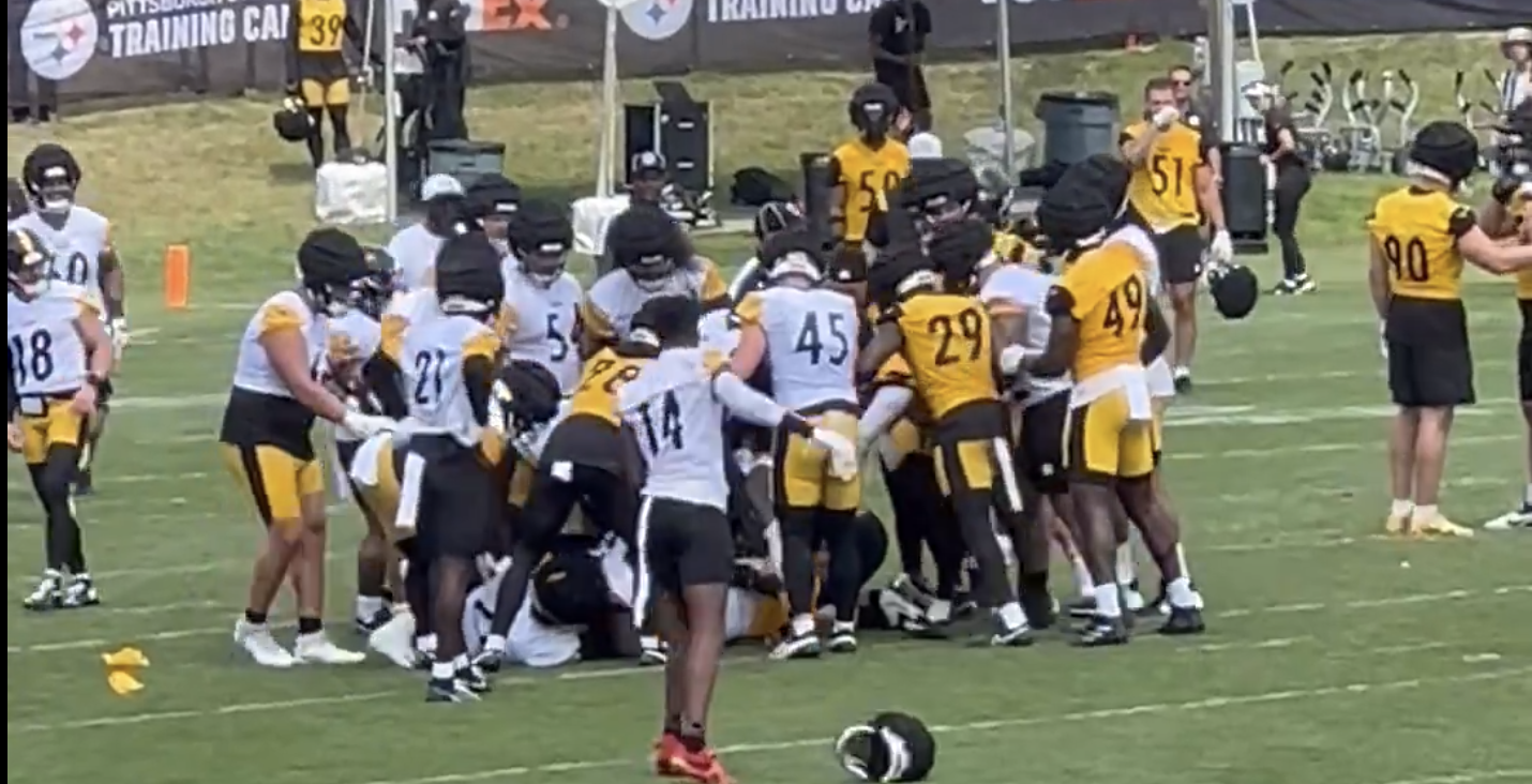 CHAOS AT STEELERS: Whispers from inside Pittsburgh's locker room reveal a wave of rising tension as respected veteran leaders fiercely clashed with young rookies desperate to prove themselves. Reports describe fiery exchanges that shocked coaches, left staff scrambling to restore order, and now threaten to fracture the unity of a team chasing its Super Bowl dream... BÉ CÚU - Winunie