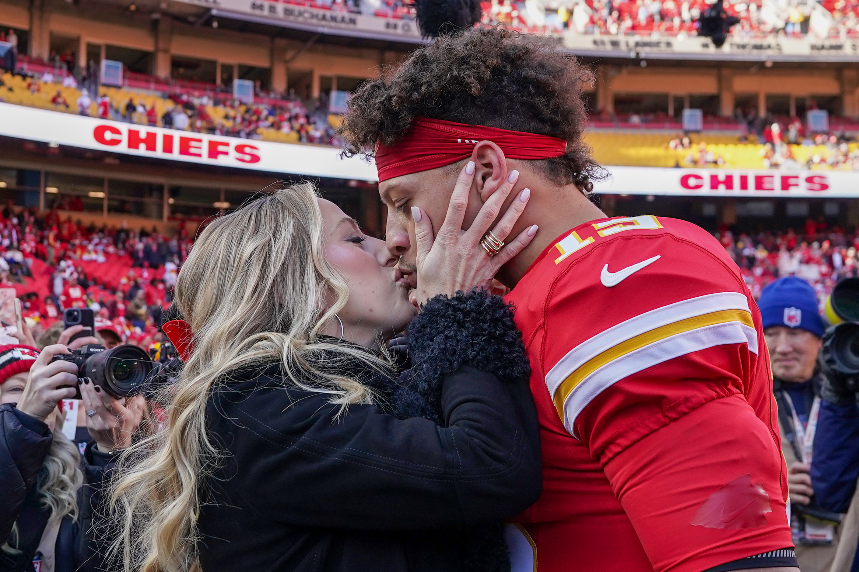 Chiefs delayed return from Denver was worrisome for QB Patrick Mahomes, but  it was for a very wholesome reason - A to Z Sports