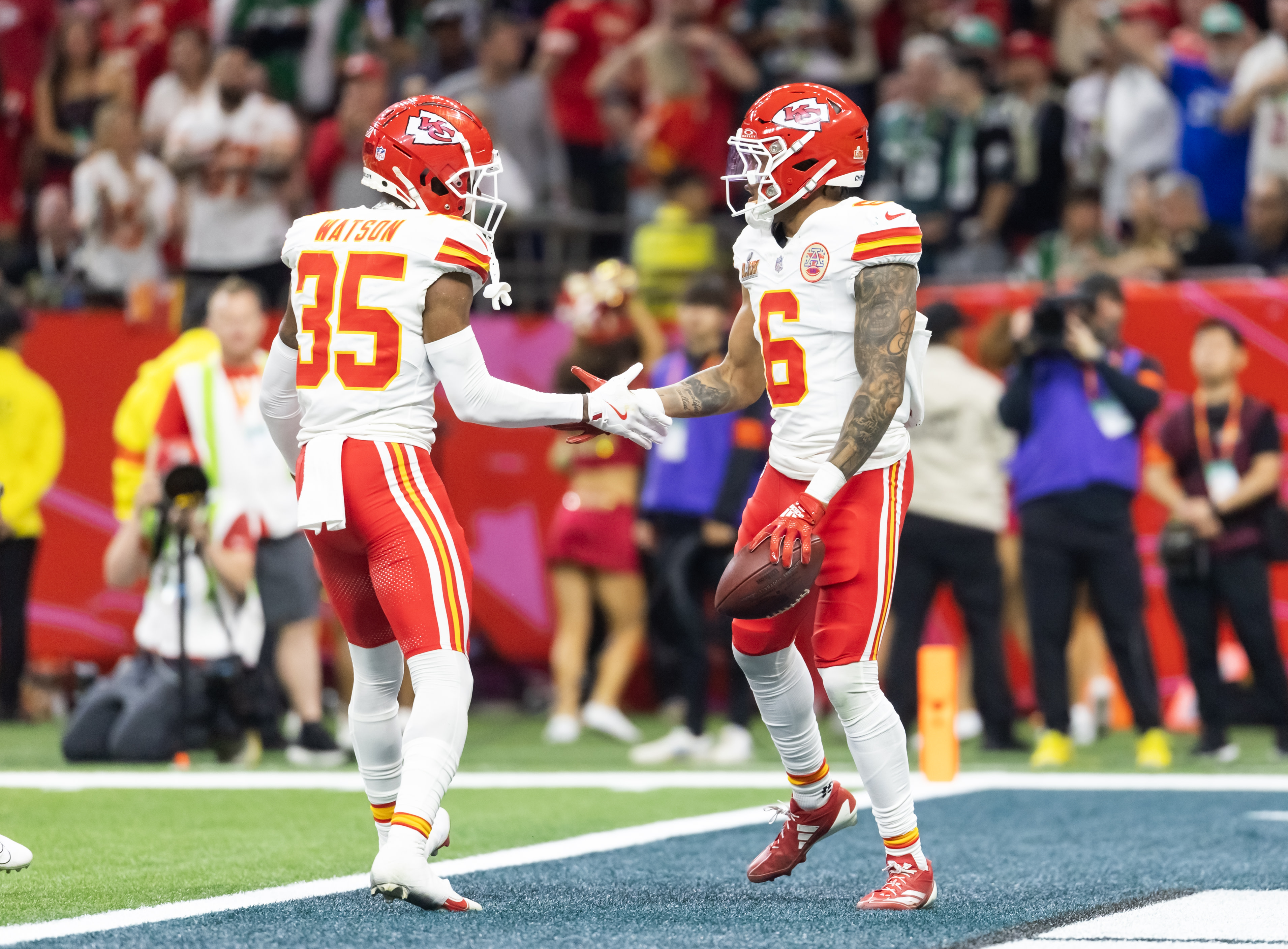 Kansas City Chiefs' updated list of pending 2026 free agents at the bye week includes starters on both sides of the ball - A to Z Sports