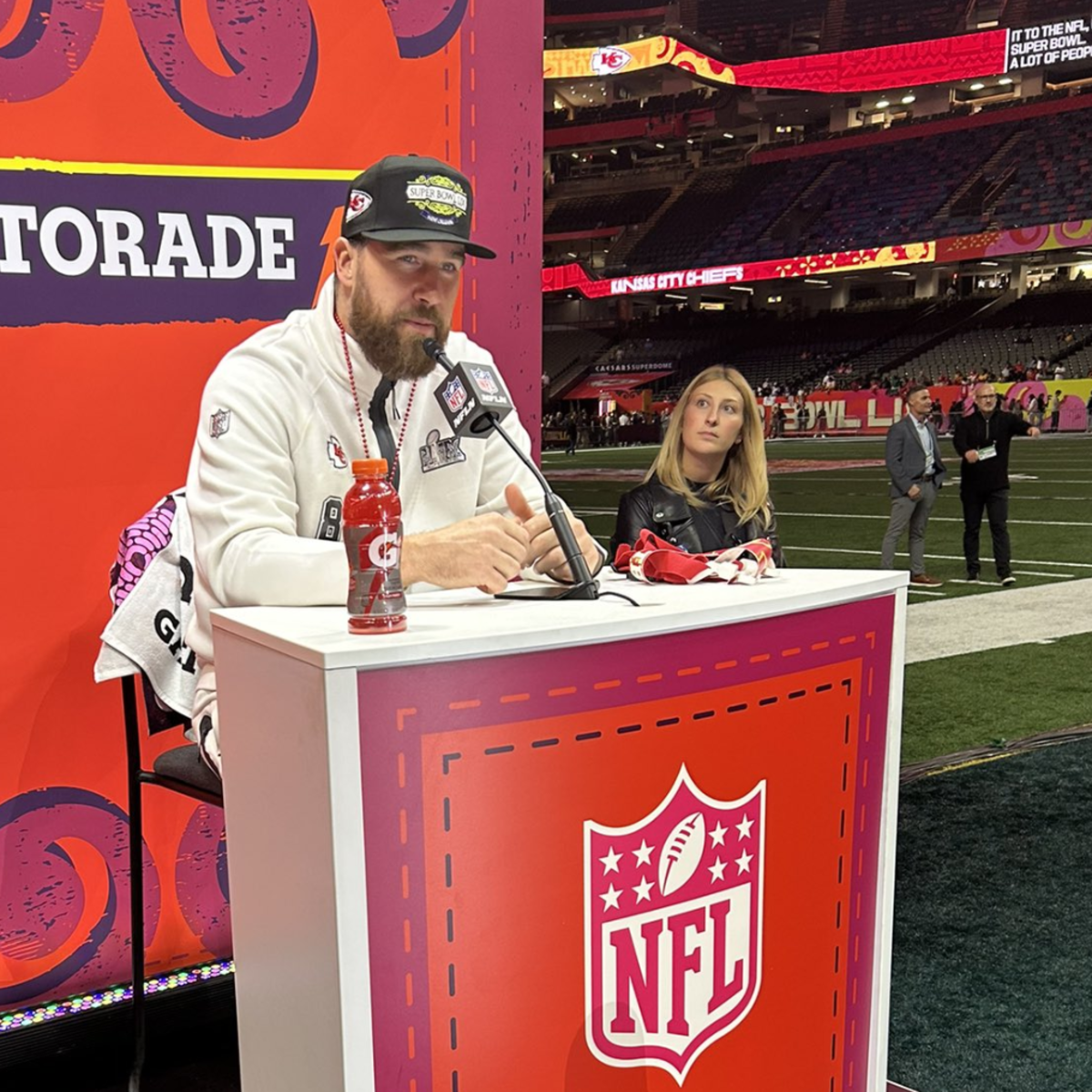 Fans Called Out Referees for Making Chiefs Win Over Broncos: Shocking Controversy! 3 Fans Called Out Referees for Making Chiefs Win Over Broncos: Shocking Controversy!