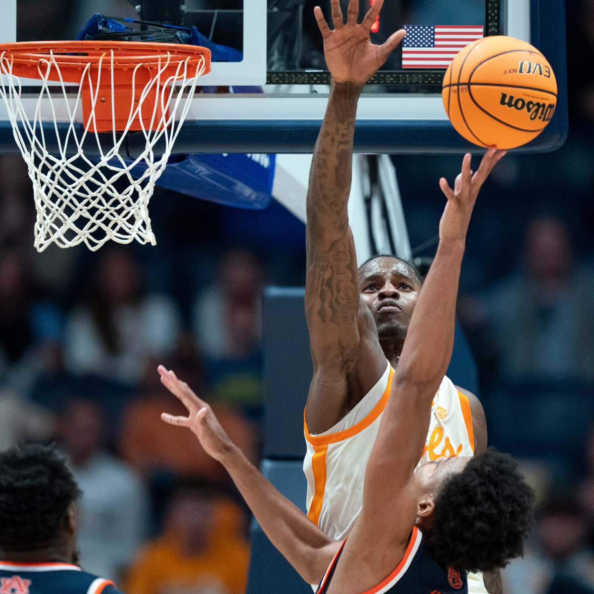tennessee basketball pregame dunk